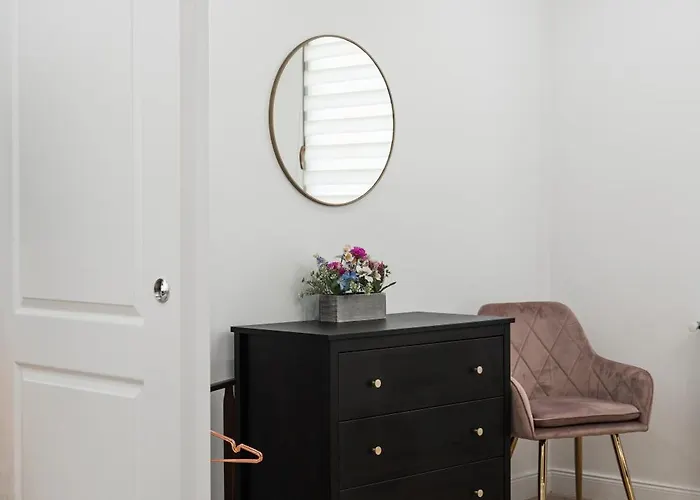 Rope Street Estate Picturesque