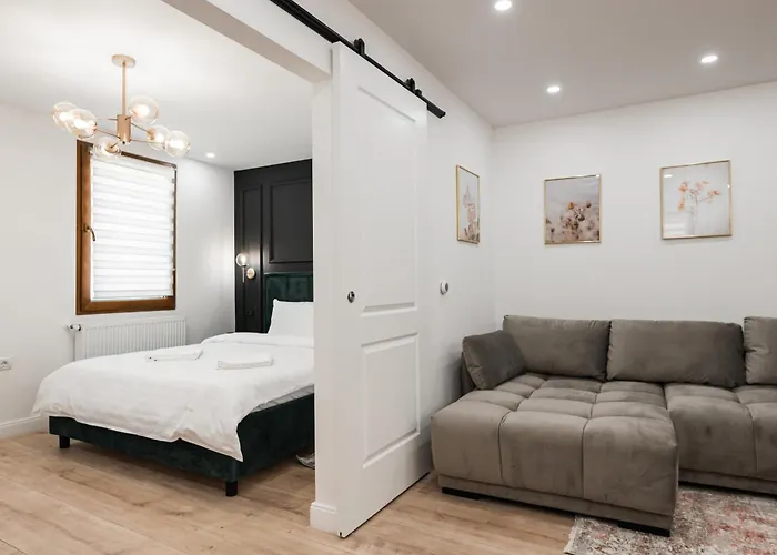 Rope Street Estate Picturesque